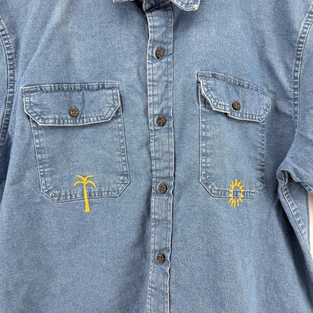 Wrangler Denim‎ Short Sleeve Embroidered Button Down Shirt Blue Women L Raw Hem - Picture 2 of 8